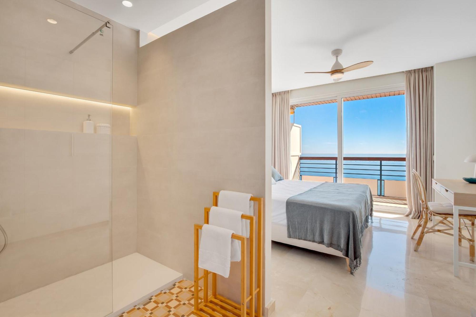 Santa Clara Modern & Exclusive Seafront Apartment Torremolinos Exteriér fotografie